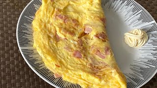 Omelette au jambon et fromage [upl. by Kuehnel]