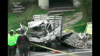 Impactante accidente en vía Bogotá – Girardot deja 3 muertos  Noticias Caracol [upl. by Ahsercal447]