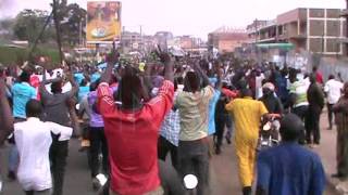 Dr Kizza Besigye arrives in Mbarara for a visit [upl. by Alcott49]