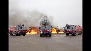 Nieuwe brandweerwagens op Schiphol [upl. by Ominorej287]