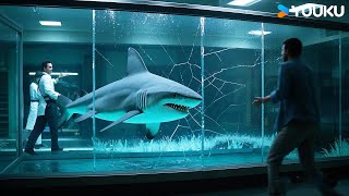 The shark broke through the glass and flooded the laboratory  Land Shark  YOUKU MONSTER MOVIE [upl. by Ketty]