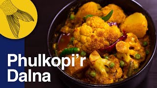 Phulkopir Dalna  A Bengali Cauliflower and Peas Curry [upl. by Thornburg]