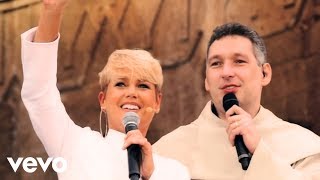 Padre Marcelo Rossi  Erguei as Mãos Video Ao Vivo ft Xuxa [upl. by Eesac]