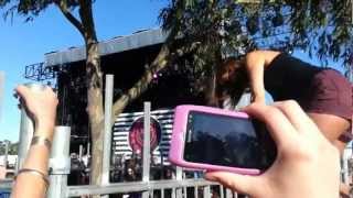 GIRL WEDGIES HERSELF JUMPING A FENCE BLINK 182 MELBOURNE SOUNDWAVE 2013 [upl. by Colman]