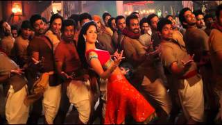 Chikni Chameli  Shreya Ghoshals Live Performance at Umang 2013 [upl. by Nelrsa]