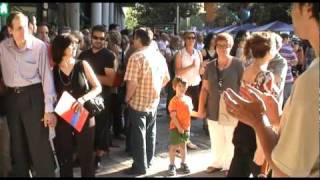 Flash Mob Òpera a lOutlet al Carrer dIgualada 12 [upl. by Dnumde]