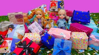 Elsa and Anna toddlers birthday party Elsas birthday presents and cake [upl. by Ibbetson]